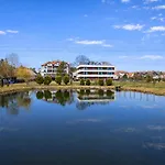 Holiapart No 1 - Luxury Apartments, Beautiful Area *