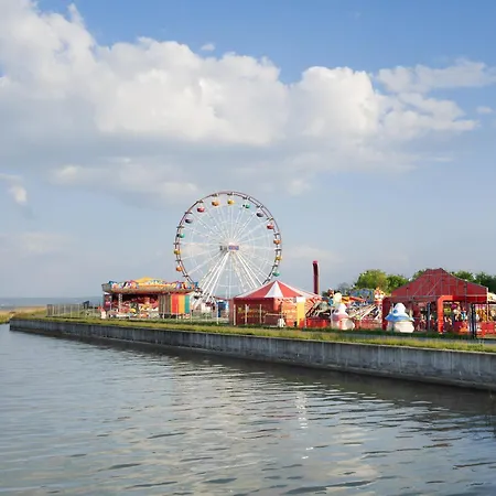 Apartment Holiapart In No 1 - Luxury Apartments, Beautiful Area