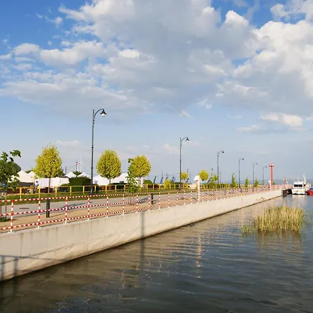 Apartment Holiapart In No 1 - Luxury Apartments, Beautiful Area *